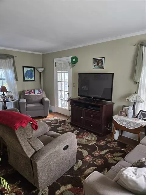 526 Langley St, Fall River, MA 02720 photo 8
