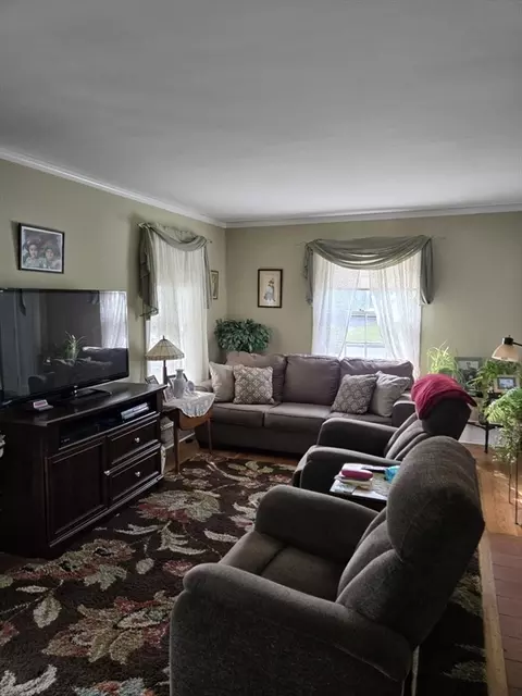 526 Langley St, Fall River, MA 02720 photo 9
