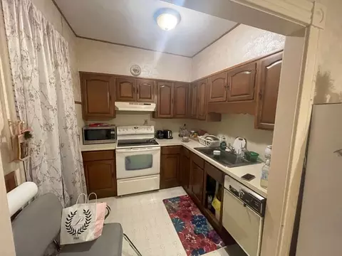 7 Shawmut St, Worcester, MA 01609 photo 6