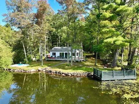 32 Pine Island Lakebear Run Rd, Westhampton, MA 01027
