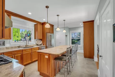 12 Baker Ave, Beverly, MA 01915 photo 4