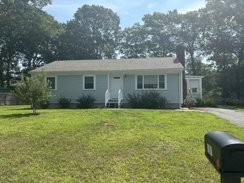 191 Bishops Ter, Barnstable, MA 02601