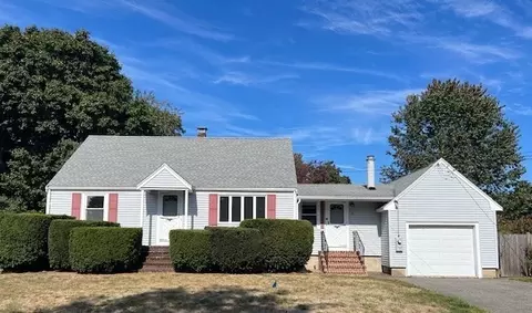 10 Crescent Rd, Hamilton, MA 01982
