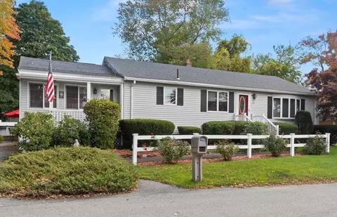 23 Robin Ln, Lowell, MA 01854