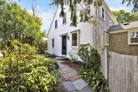 44 Stevens St, Barnstable, MA 02601