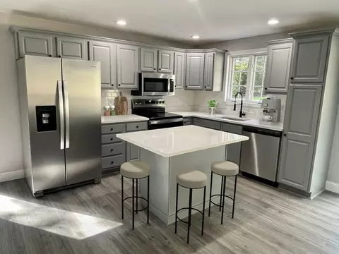 8 Old Berkley St, Berkley, MA 02779