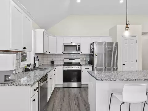 35 Chickering St, Lawrence, MA 01843 photo 6