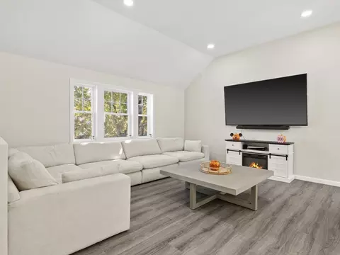 35 Chickering St, Lawrence, MA 01843 photo 10