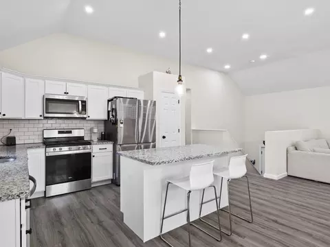 35 Chickering St, Lawrence, MA 01843 photo 4