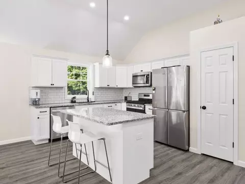 35 Chickering St, Lawrence, MA 01843 photo 3