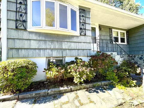 7 Wood St, Woburn, MA 01801