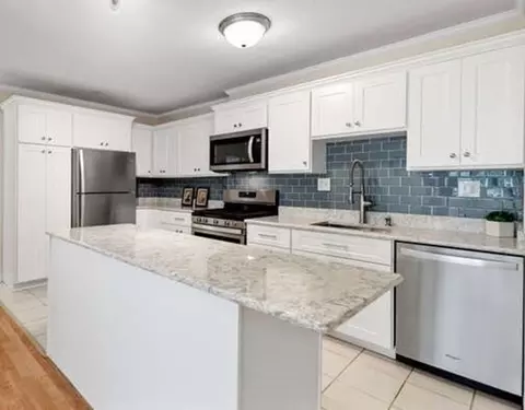 2 Hawthorne Pl #6M, Boston, MA 02114