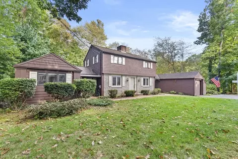 186 Colonel Hunt Dr, Abington, MA 02351