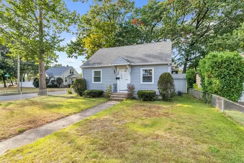 144 Lang St, Springfield, MA 01104 photo 3