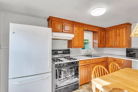 144 Lang St, Springfield, MA 01104 photo 11