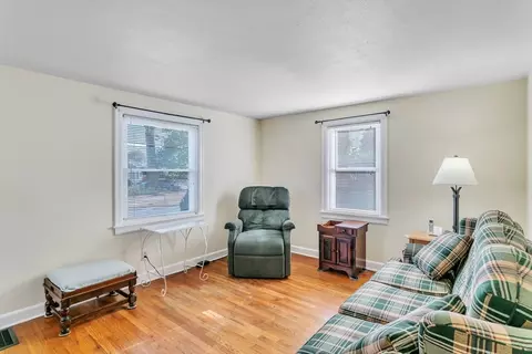 144 Lang St, Springfield, MA 01104 photo 7