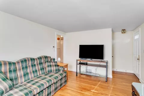 144 Lang St, Springfield, MA 01104 photo 9
