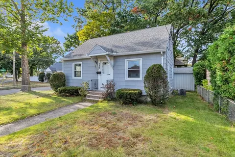 144 Lang St, Springfield, MA 01104 photo 4