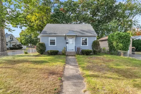 144 Lang St, Springfield, MA 01104 photo 2