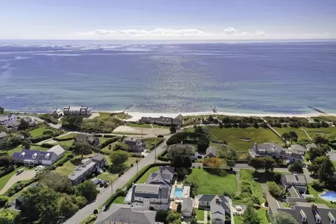 17 Hawthorne Ave, Barnstable, MA 02647