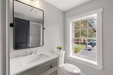 195 Washington St, Marblehead, MA 01945 photo 27
