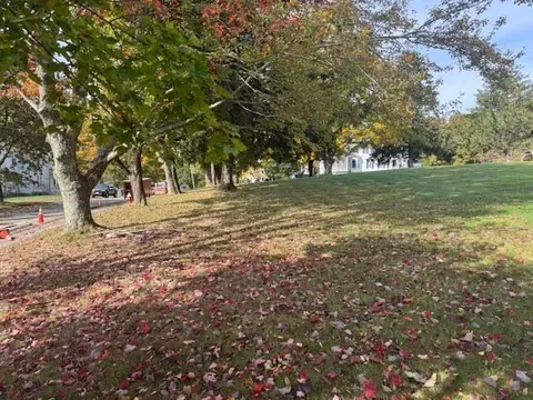 28 Mount Pleasant St, North Brookfield, MA 01535