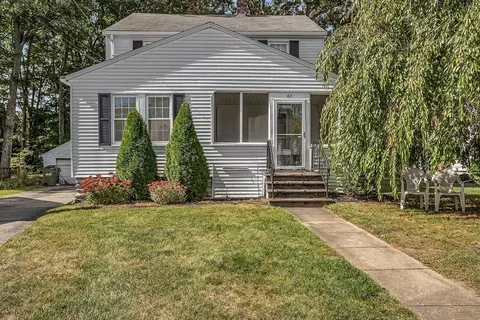42 Park Ave, Webster, MA 01570
