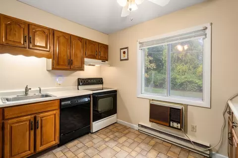 Kitchen - 121 Bailey St #E 43, Worcester, MA 01602 photo 2 of 4