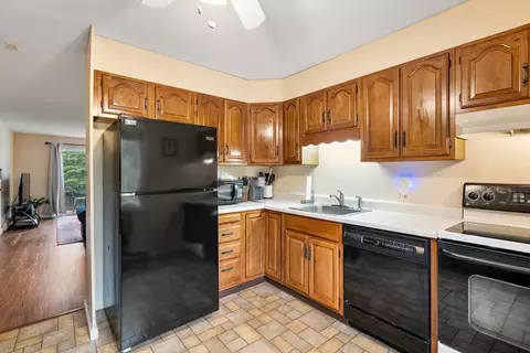 Kitchen - 121 Bailey St #E 43, Worcester, MA 01602 photo 1 of 4