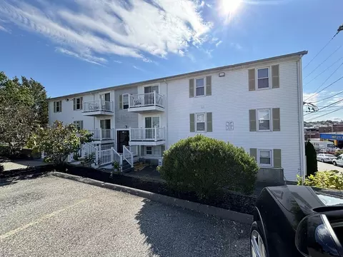 433 Bank St #4, Fall River, MA 02720