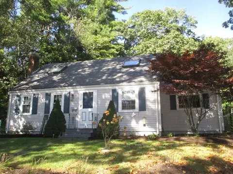 83 Clarendon St, Weymouth, MA 02190