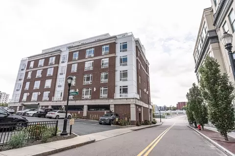 18 Cliveden St #402, Quincy, MA 02169