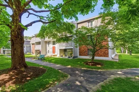 220 Bedford #2F, Bridgewater, MA 02324