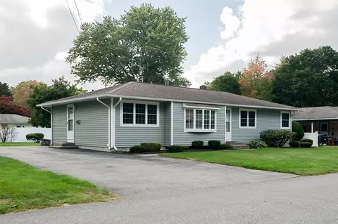 4 Horseshoe Dr, Auburn, MA 01501