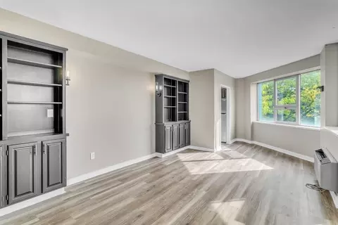 Living - 101 Mulberry St #414, Springfield, MA 01105 photo 1 of 7