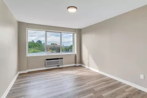 Living - 101 Mulberry St #414, Springfield, MA 01105 photo 4 of 7