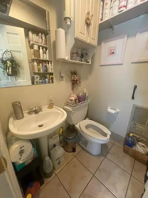 111 Clearbrook Dr, Springfield, MA 01118 photo 27