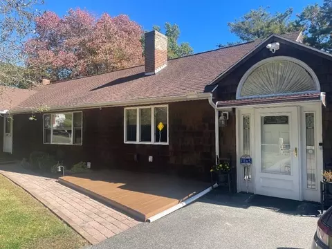 111 Clearbrook Dr, Springfield, MA 01118