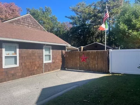 111 Clearbrook Dr, Springfield, MA 01118 photo 8