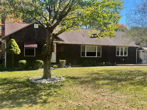 111 Clearbrook Dr, Springfield, MA 01118 photo 4