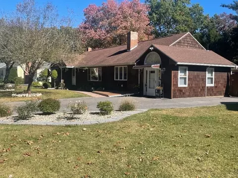 111 Clearbrook Dr, Springfield, MA 01118 photo 3
