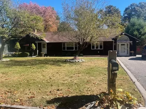 111 Clearbrook Dr, Springfield, MA 01118 photo 7
