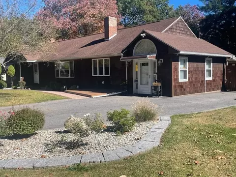 111 Clearbrook Dr, Springfield, MA 01118 photo 2
