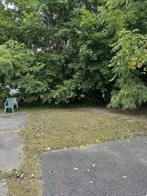 658 School St, Webster, MA 01570 photo 5