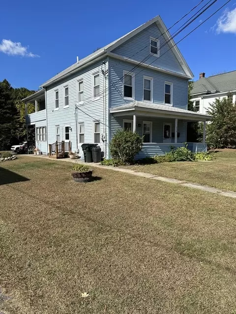 658 School St, Webster, MA 01570