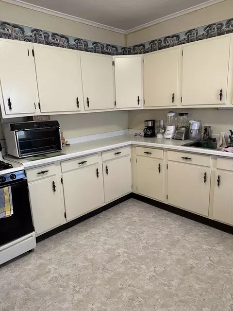 658 School St, Webster, MA 01570 photo 6