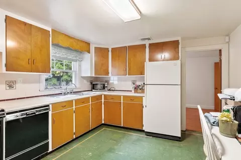 39 Sanderson Ave, Dedham, MA 02026 photo 8