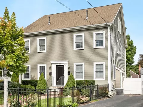 262 Warren St #2, Waltham, MA 02452