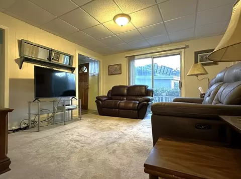Living - 8 Gilbert Ct, Gloucester, MA 01930 photo 1 of 3