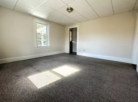 Living - 8 Gilbert Ct, Gloucester, MA 01930 photo 2 of 3
